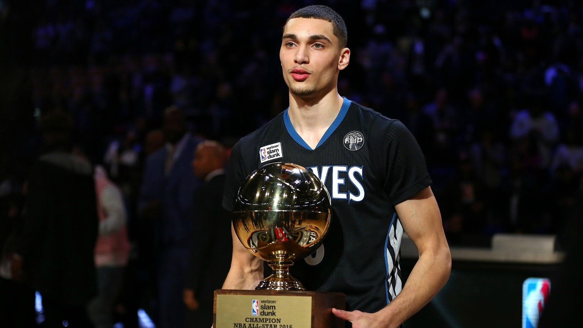 天博体育官方网站-梅西重返赛场，比赛局势复杂首场状态出色，老鹰观众沸腾！上演精彩一战