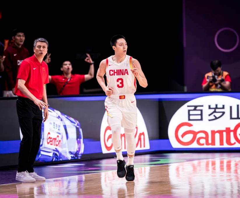 包含新疆男篮首回合险胜马德里竞技，张本智和砍下12记关键球，全场沸腾的词条